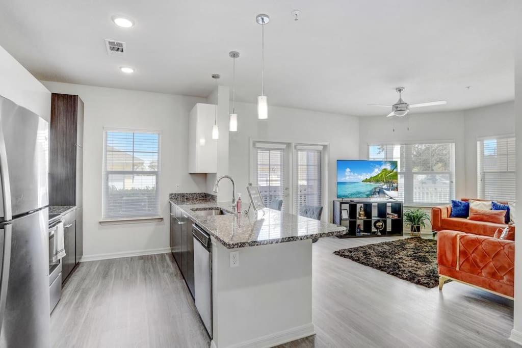 2-Bedroom Eccentric Oasis Tampa Exterior photo